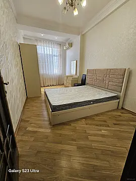 Kirayə verilir 3 otaqlı mənzil 142 m²