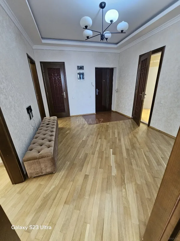 Kirayə verilir 3 otaqlı mənzil 142 m²