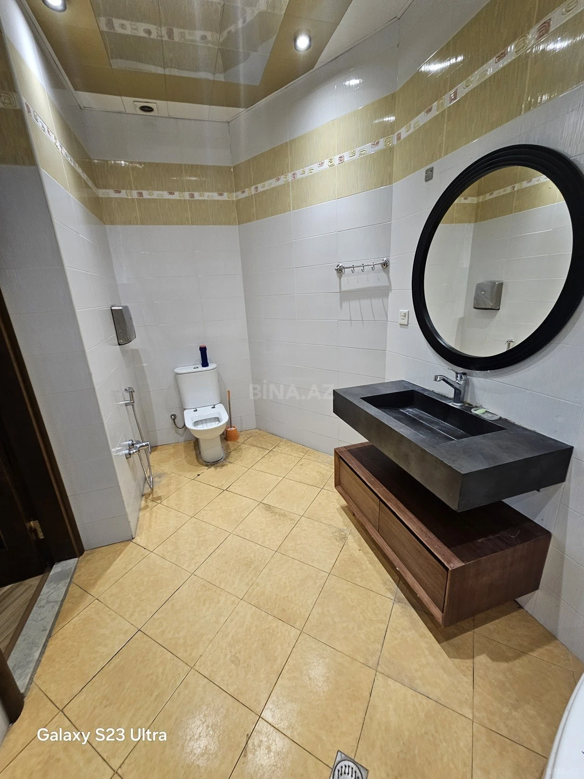 Kirayə verilir 3 otaqlı mənzil 142 m²
