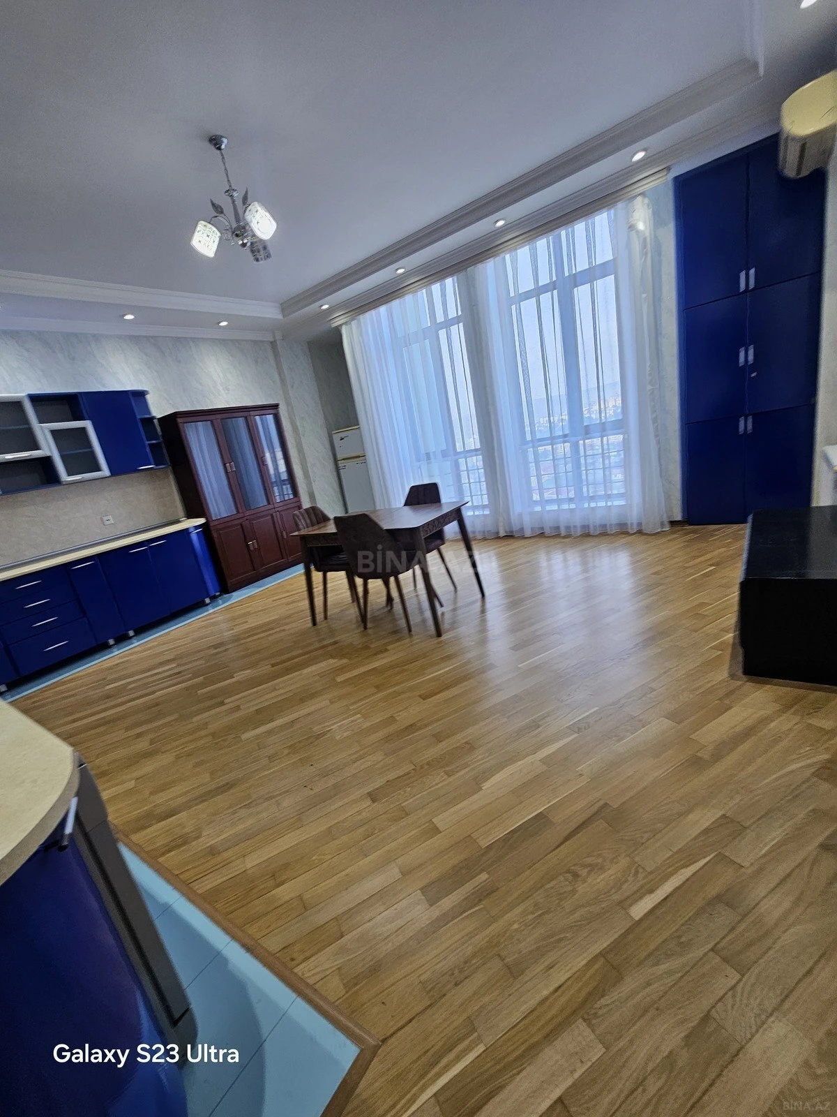 Kirayə verilir 3 otaqlı mənzil 142 m²