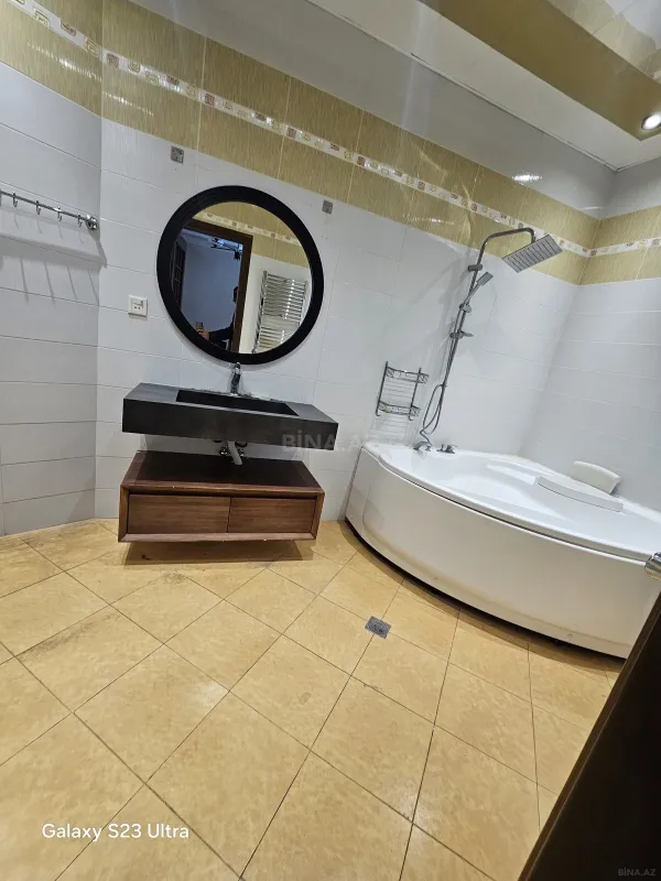 Kirayə verilir 3 otaqlı mənzil 142 m²