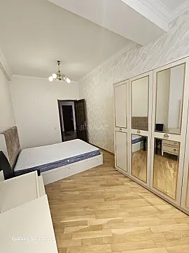 Kirayə verilir 3 otaqlı mənzil 142 m²