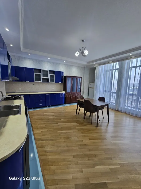 Kirayə verilir 3 otaqlı mənzil 142 m²
