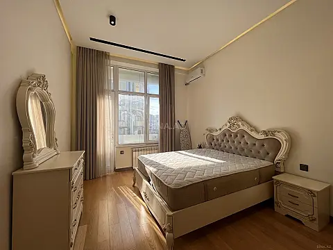 Kirayə verilir 2 otaqlı mənzil 90 m²