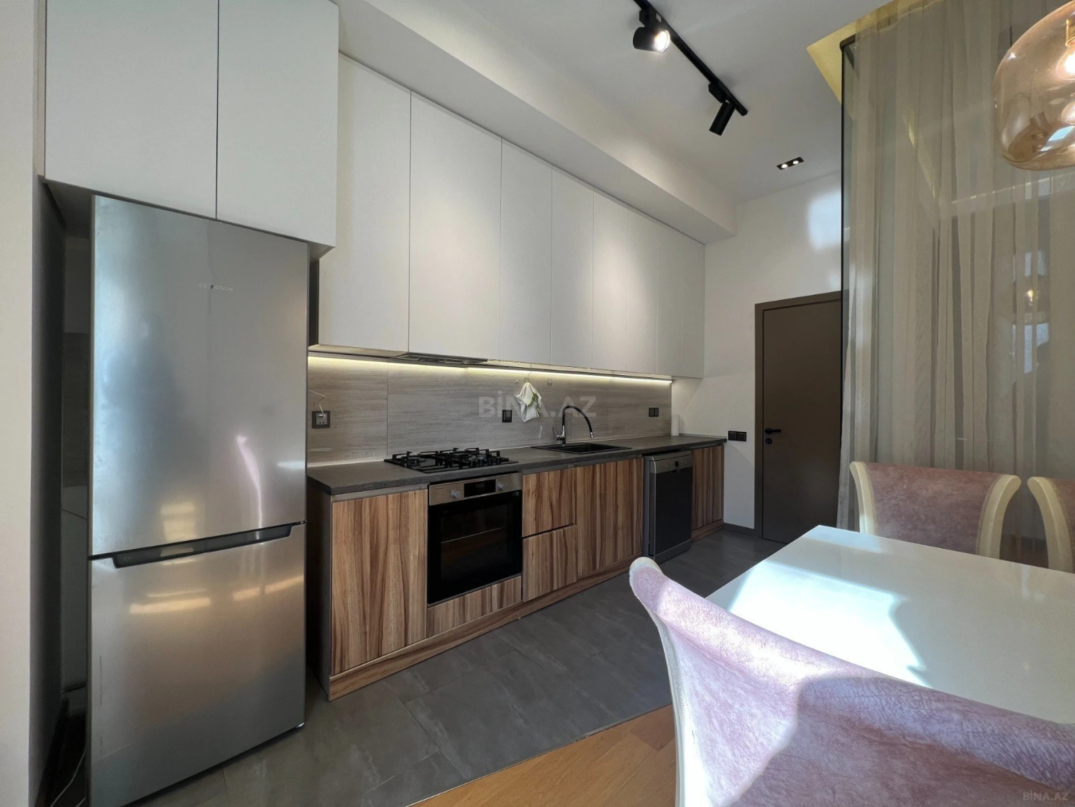 Kirayə verilir 2 otaqlı mənzil 90 m²