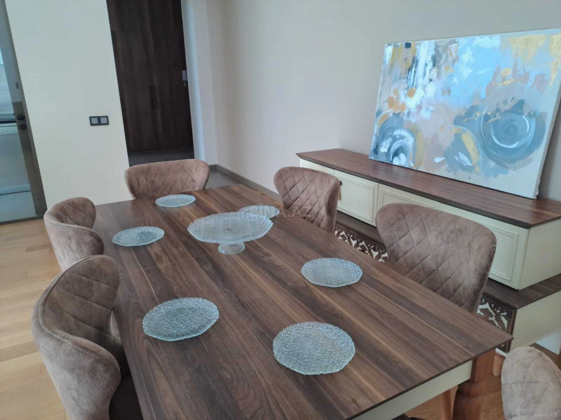 Kirayə verilir 2 otaqlı mənzil 90 m²