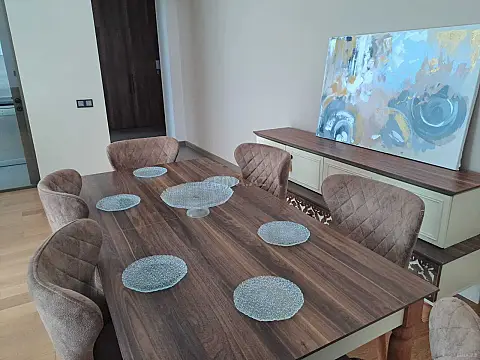 Kirayə verilir 2 otaqlı mənzil 90 m²