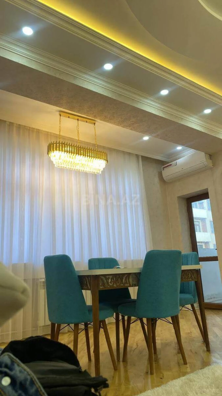 Satılır 2 otaqlı mənzil 77 m²