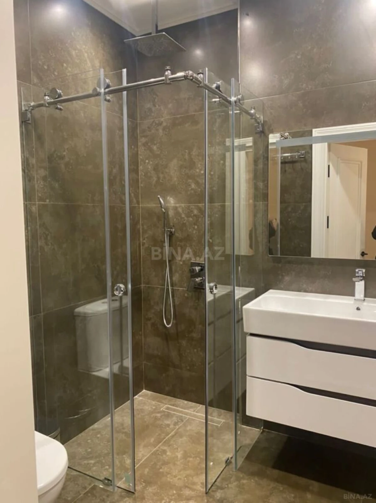 Kirayə verilir 3 otaqlı mənzil 126 m²