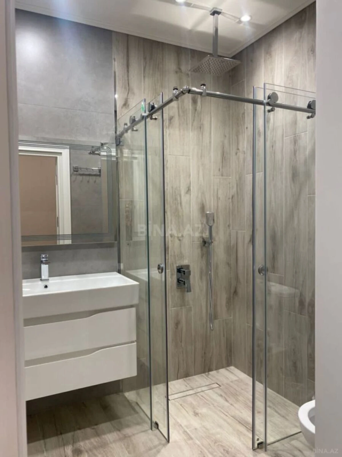 Kirayə verilir 3 otaqlı mənzil 126 m²