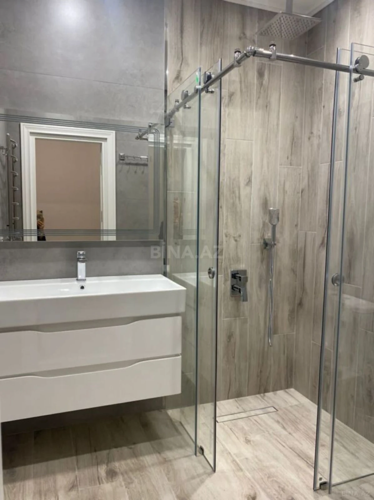 Kirayə verilir 3 otaqlı mənzil 126 m²