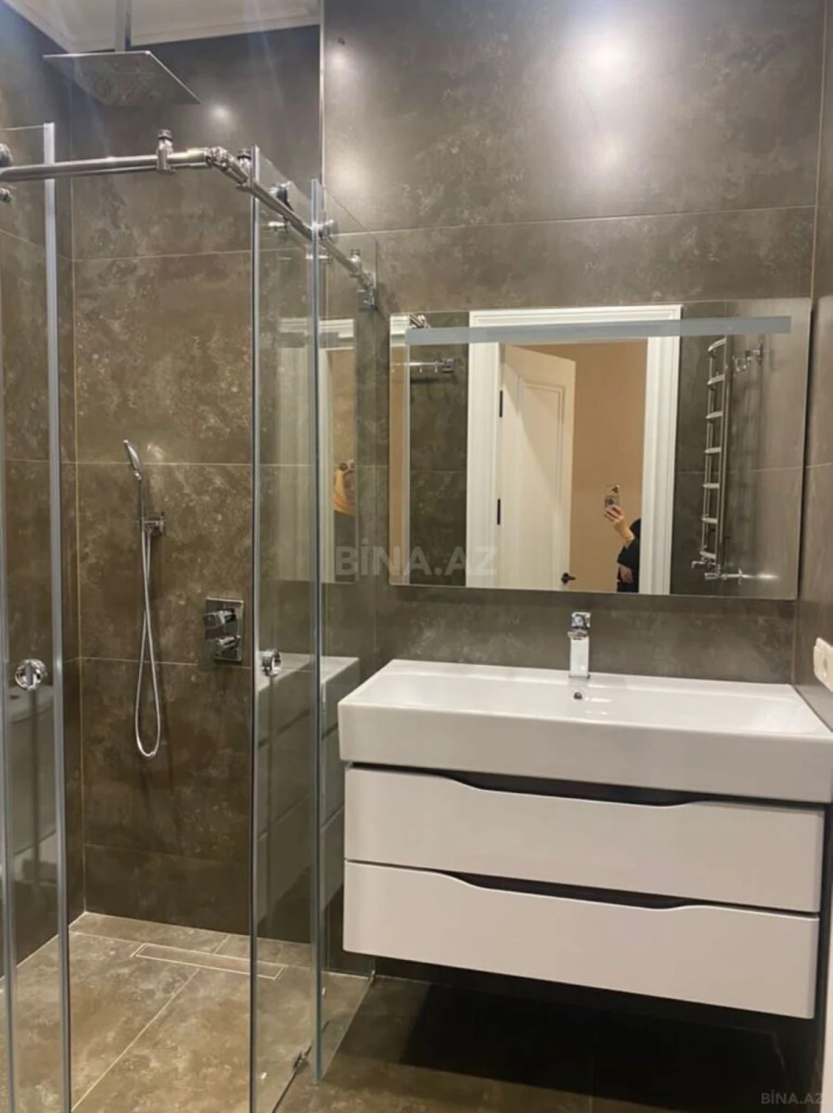 Kirayə verilir 3 otaqlı mənzil 126 m²