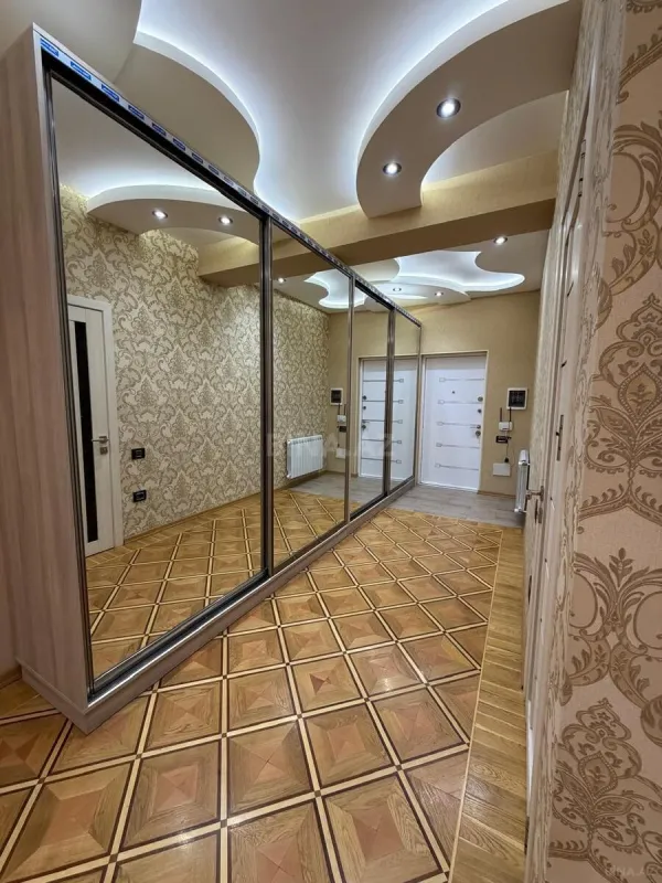 Satılır 3 otaqlı mənzil 110 m²