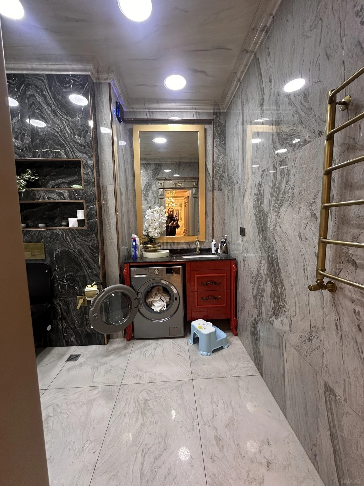 Satılır 3 otaqlı mənzil 160 m²