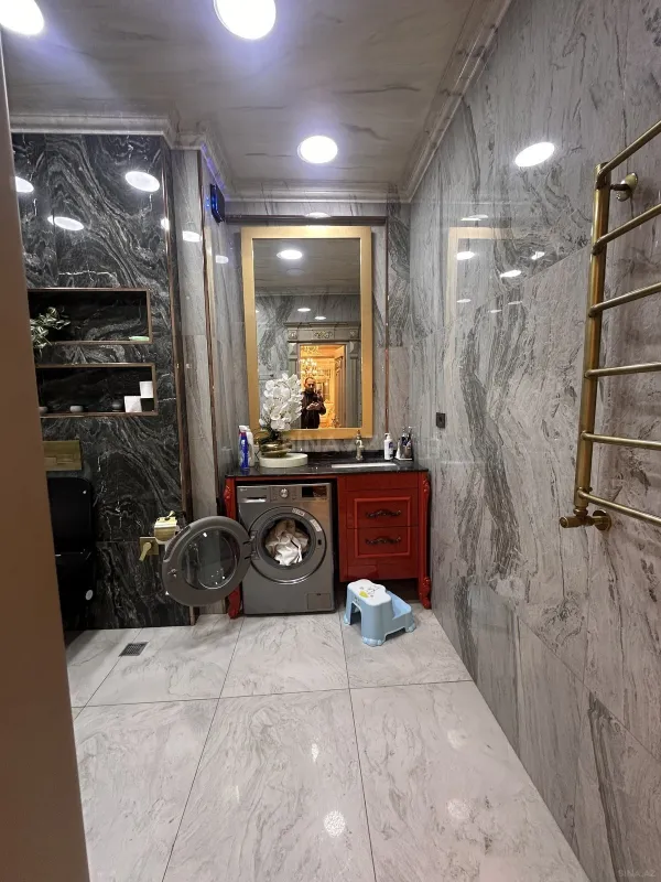 Satılır 3 otaqlı mənzil 160 m²