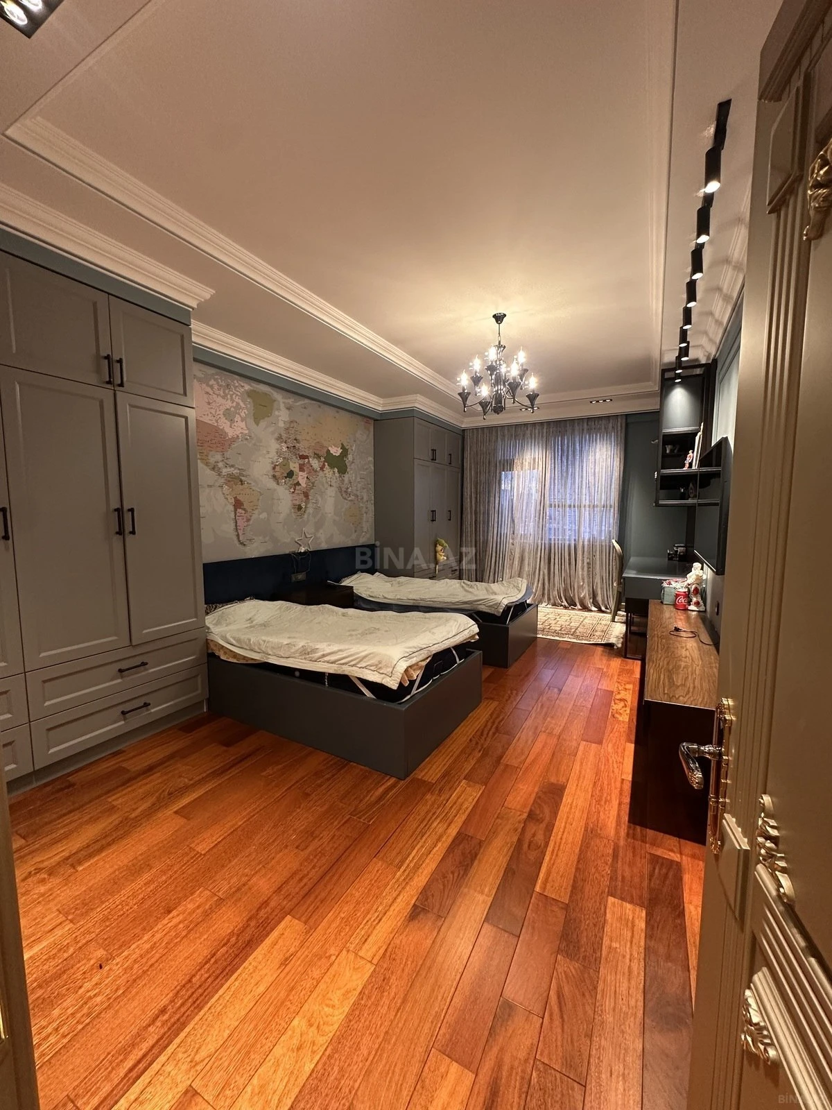Satılır 3 otaqlı mənzil 160 m²