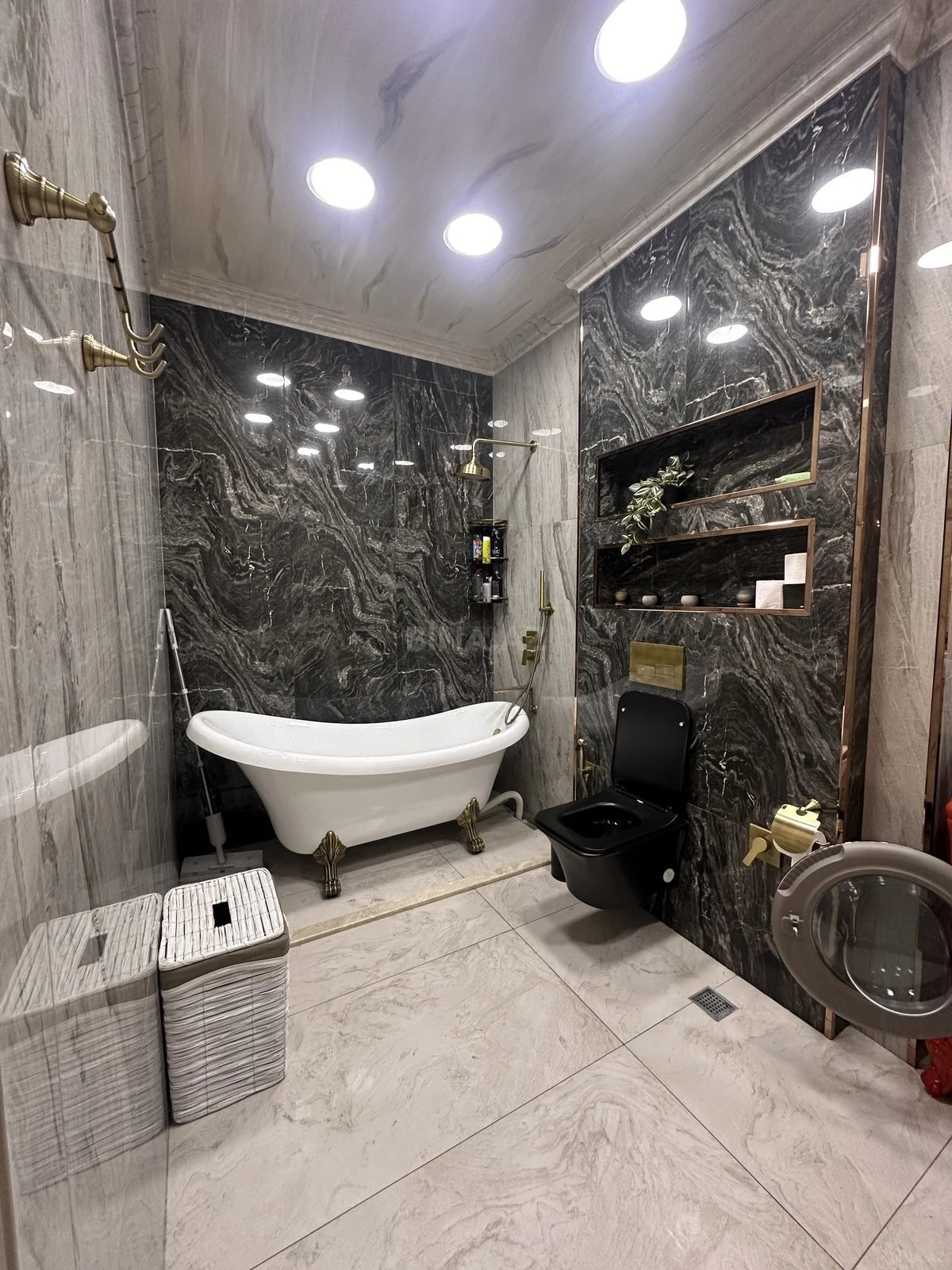 Satılır 3 otaqlı mənzil 160 m²