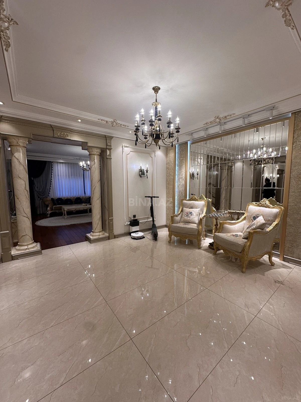 Satılır 3 otaqlı mənzil 160 m²