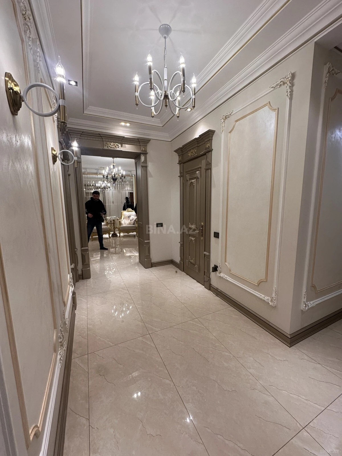 Satılır 3 otaqlı mənzil 160 m²