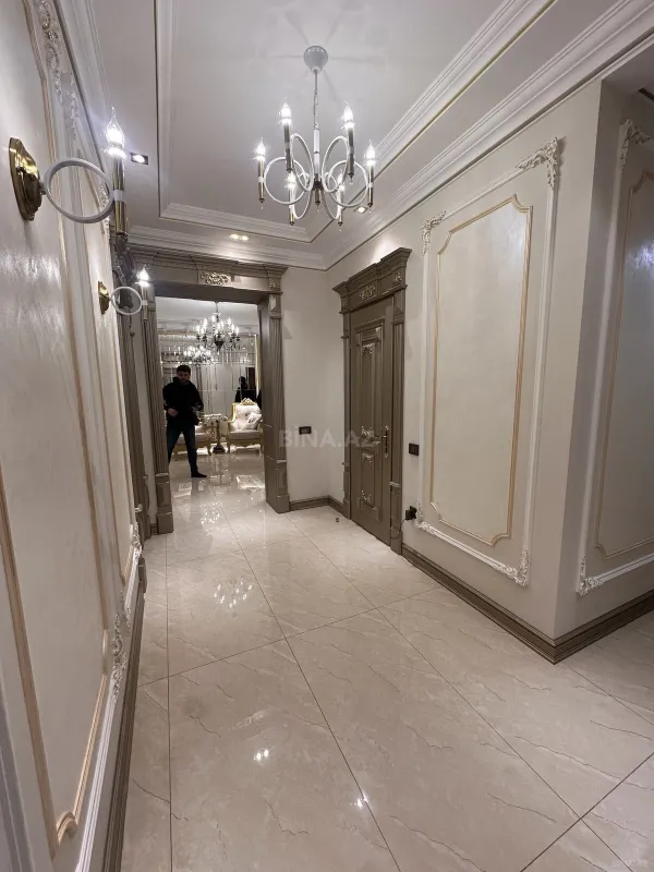 Satılır 3 otaqlı mənzil 160 m²