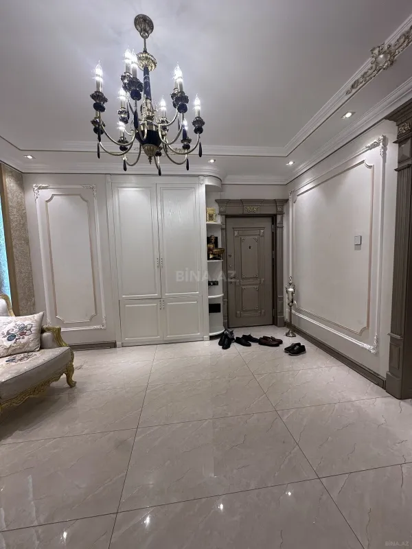 Satılır 3 otaqlı mənzil 160 m²