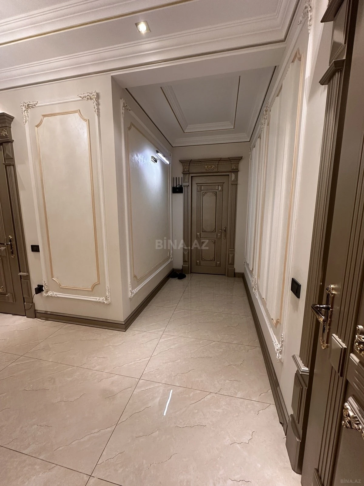 Satılır 3 otaqlı mənzil 160 m²