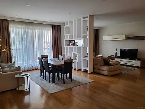 Kirayə verilir 4 otaqlı mənzil 222 m²