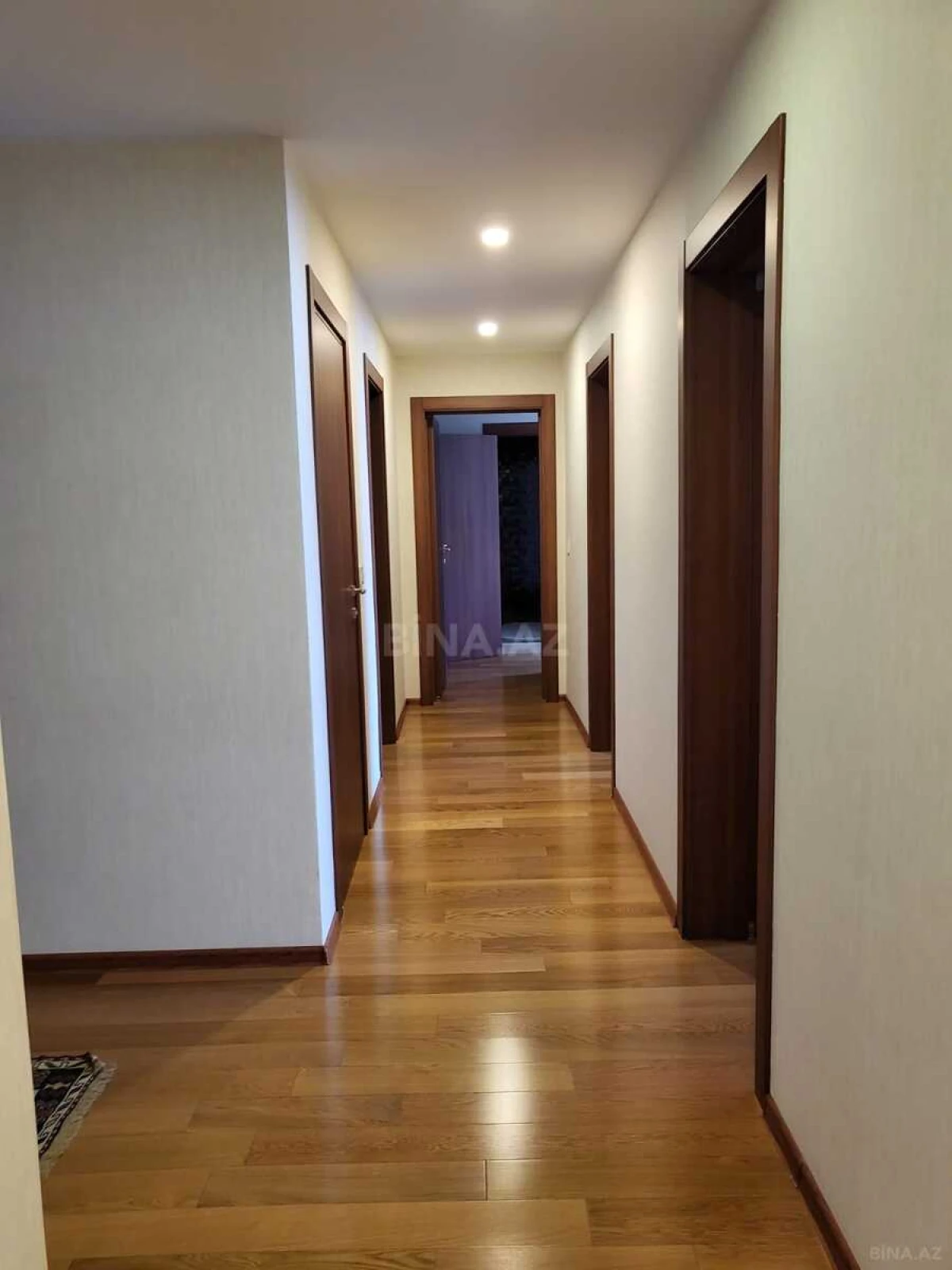 Kirayə verilir 4 otaqlı mənzil 222 m²