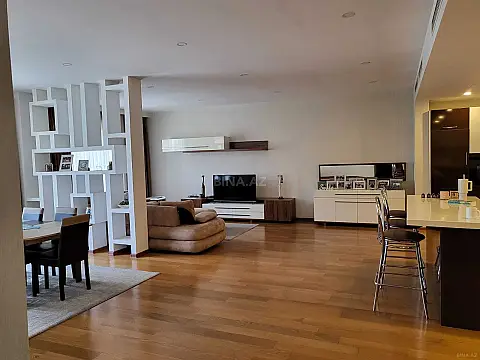 Kirayə verilir 4 otaqlı mənzil 222 m²