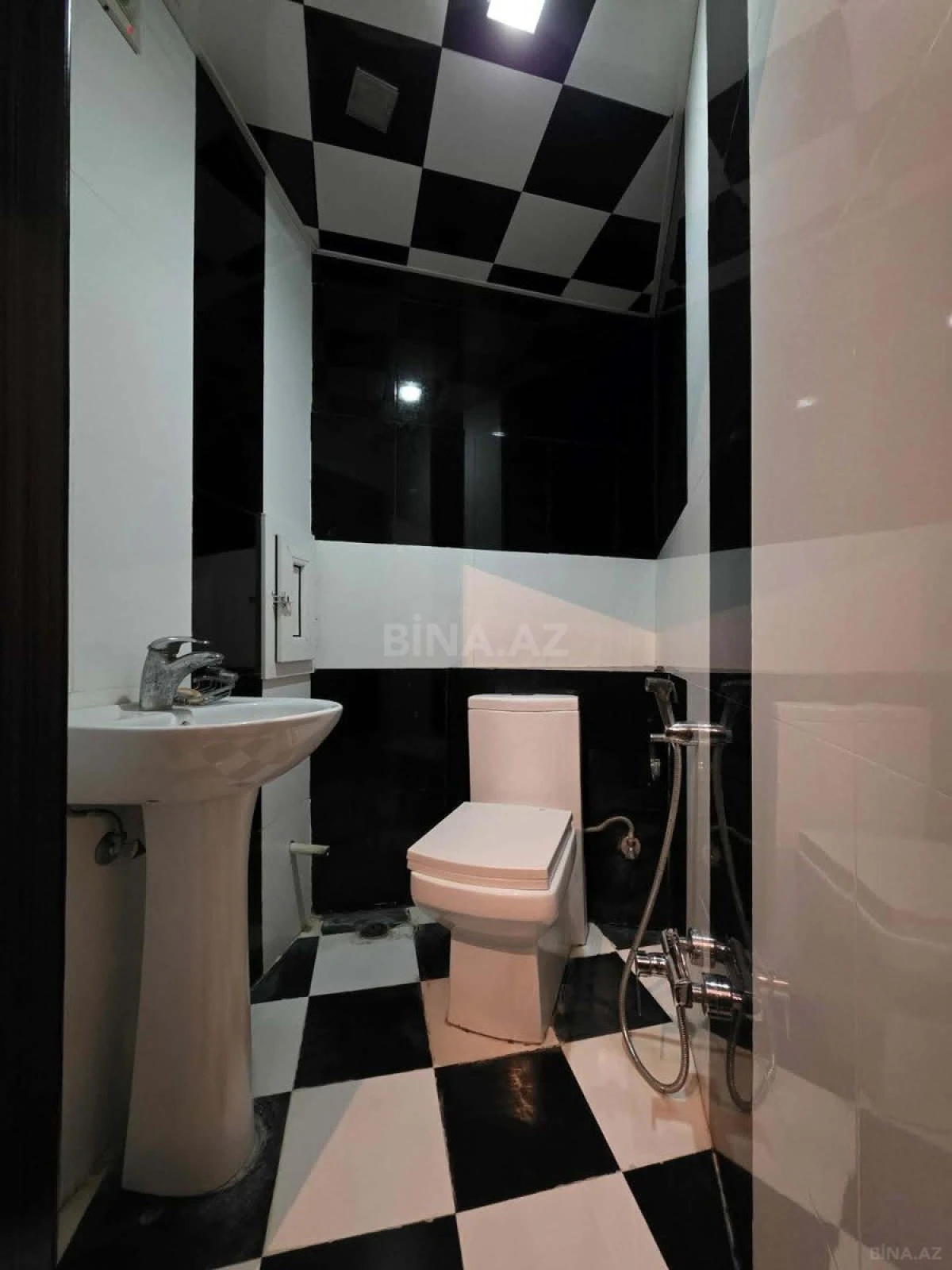 Satılır 3 otaqlı mənzil 106 m²