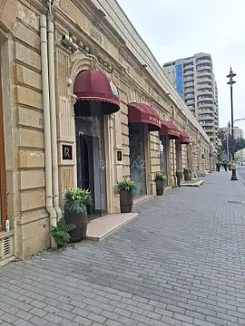 Kirayə verilir obyekt 160 m² — Bakı 160.00 m²