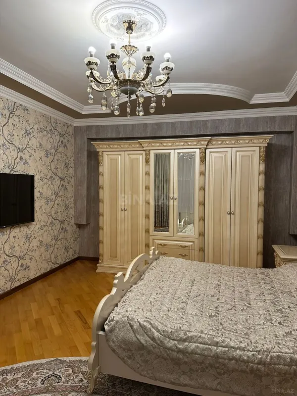 Satılır 6 otaqlı həyət evi 600 m²