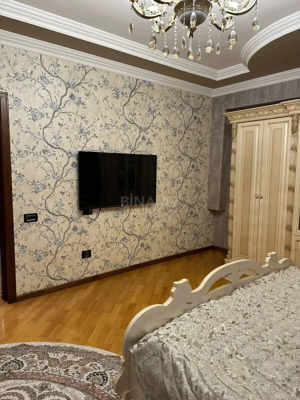Satılır 6 otaqlı həyət evi 600 m²