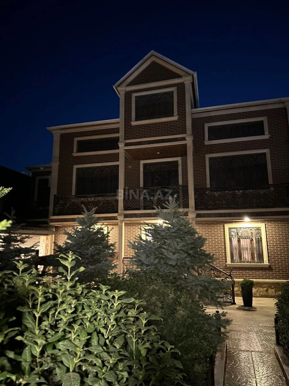 Satılır 6 otaqlı həyət evi 600 m²