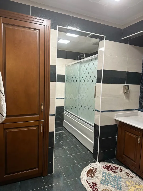 Satılır 6 otaqlı həyət evi 600 m²
