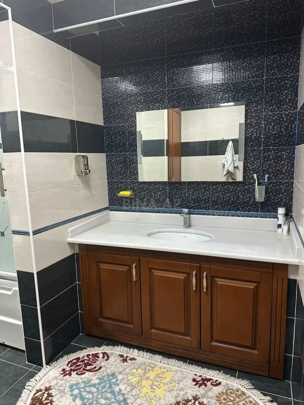 Satılır 6 otaqlı həyət evi 600 m²