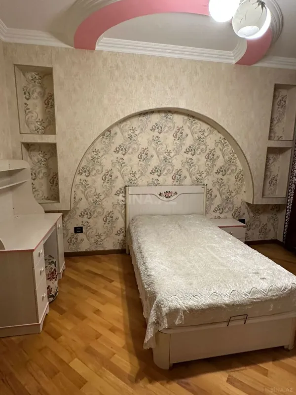 Satılır 6 otaqlı həyət evi 600 m²