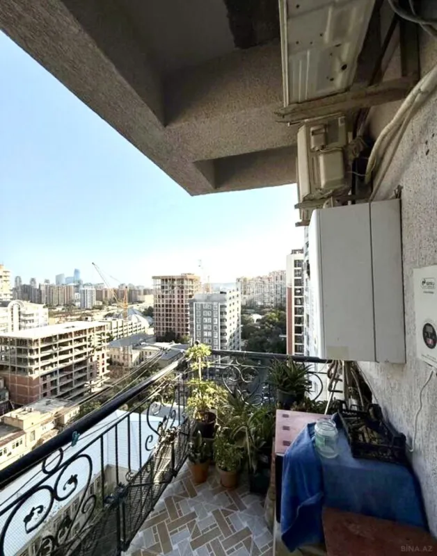 Satılır 3 otaqlı mənzil 125 m²