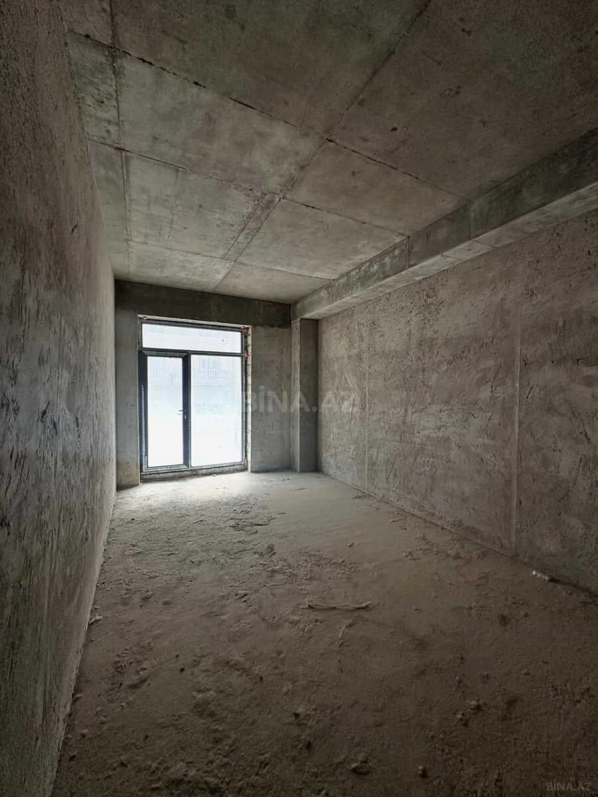 Satılır 4 otaqlı mənzil 161 m²