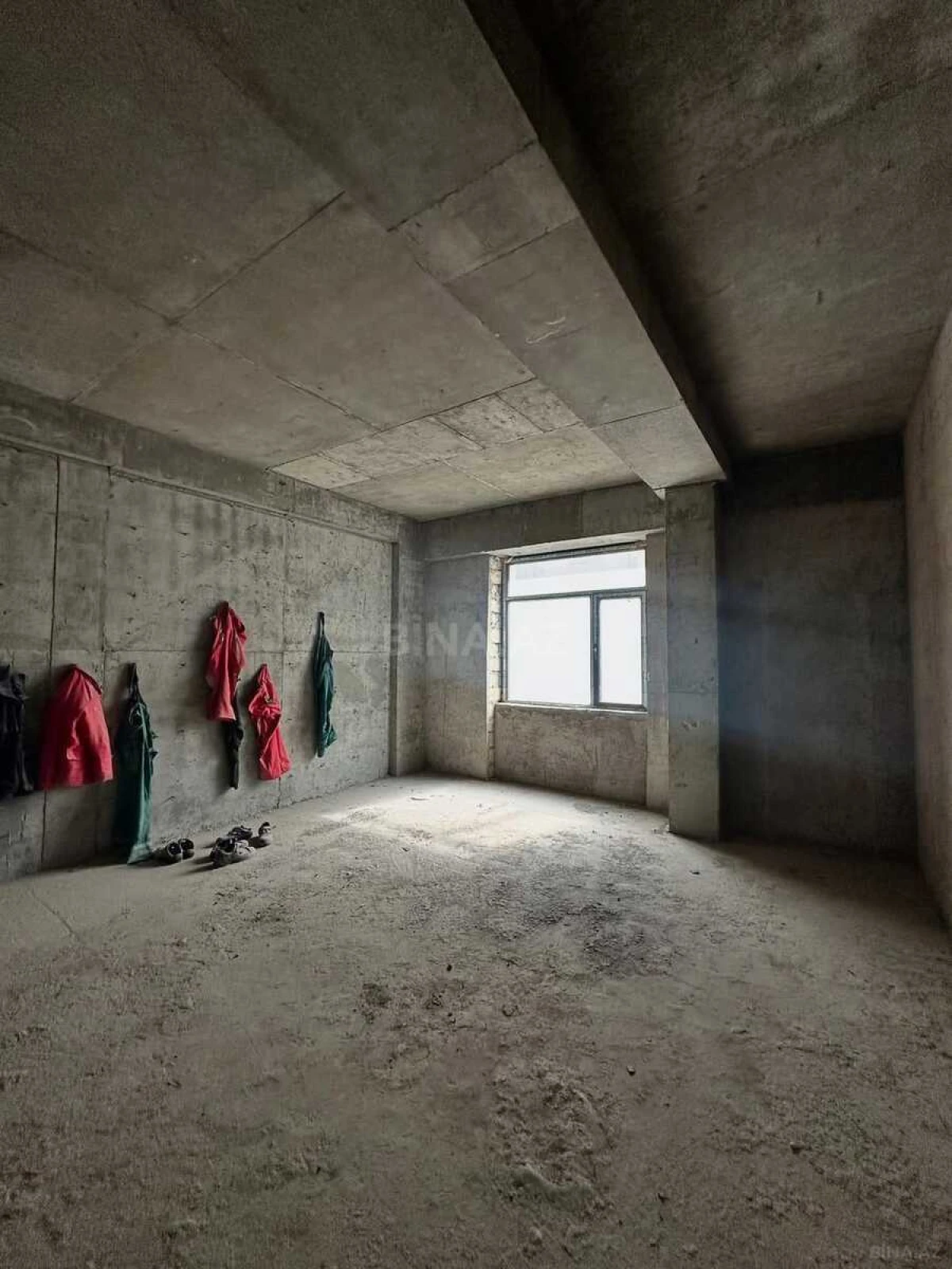 Satılır 4 otaqlı mənzil 161 m²