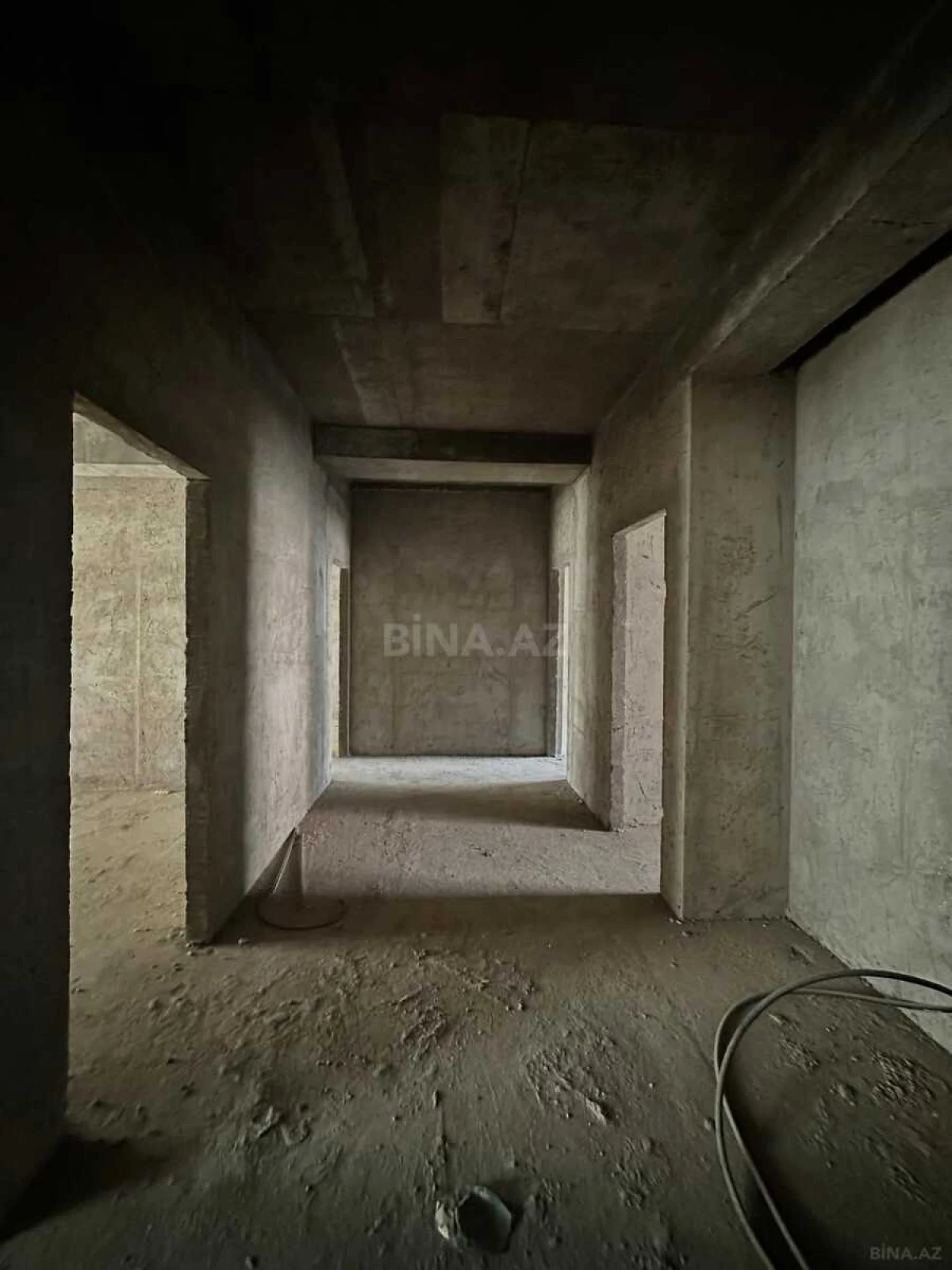 Satılır 4 otaqlı mənzil 161 m²