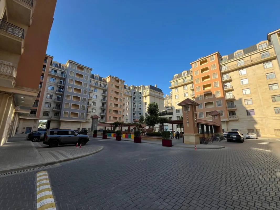 Satılır 4 otaqlı mənzil 161 m²