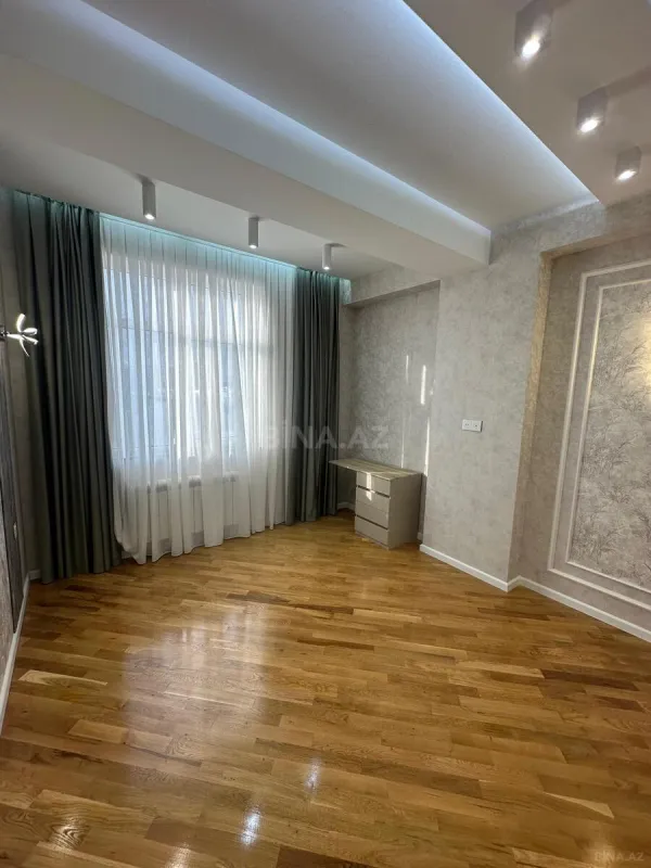 Satılır 3 otaqlı mənzil 120 m²