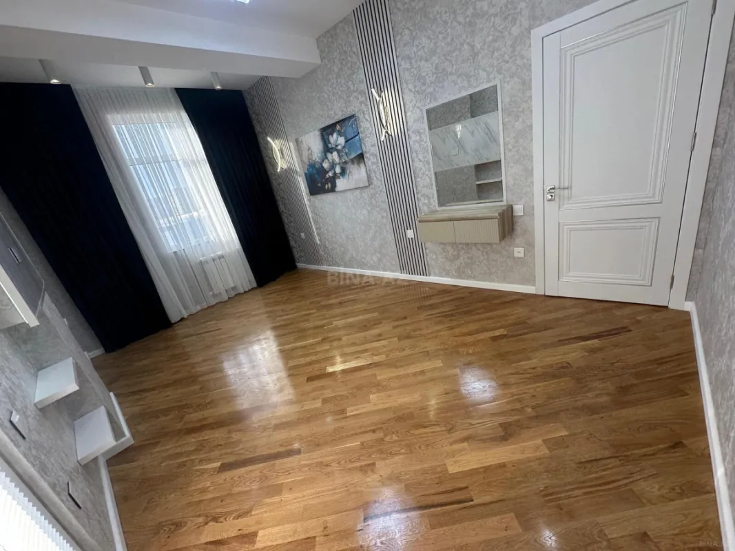 Satılır 3 otaqlı mənzil 120 m²