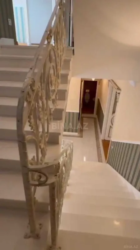 Satılır 7 otaqlı həyət evi 445 m²