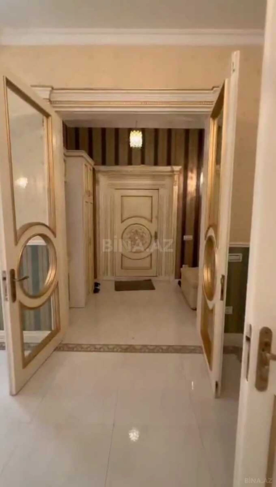 Satılır 7 otaqlı həyət evi 445 m²