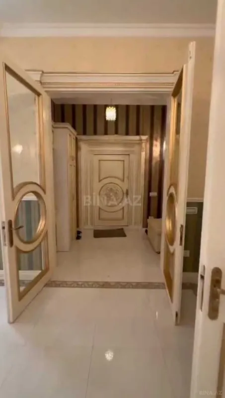 Satılır 7 otaqlı həyət evi 445 m²