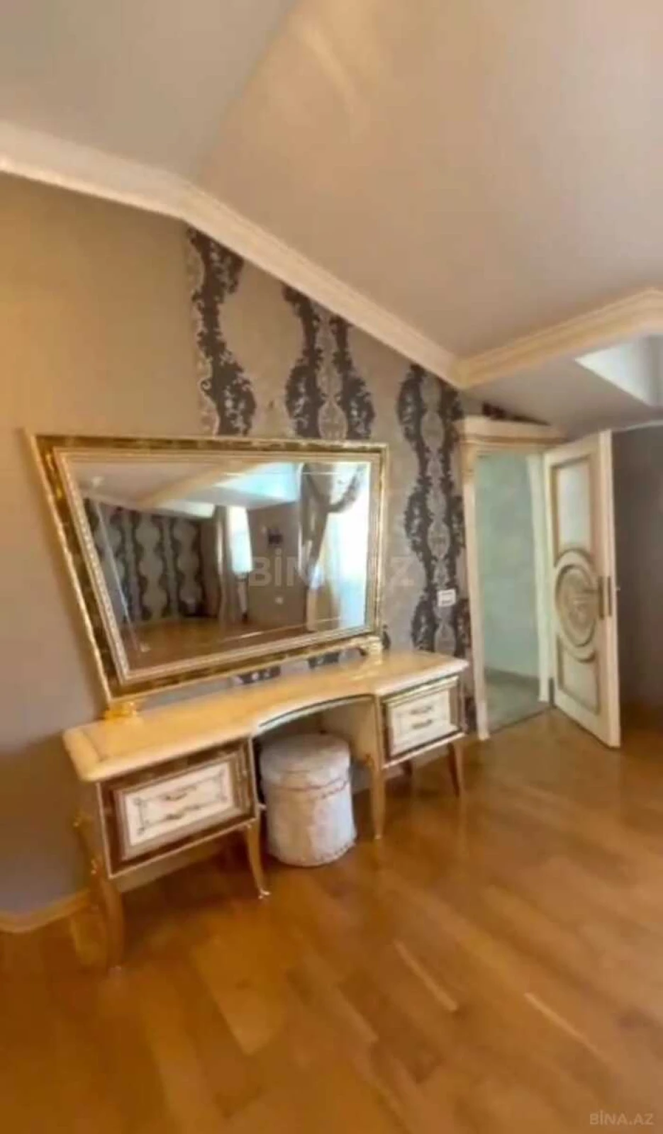 Satılır 7 otaqlı həyət evi 445 m²