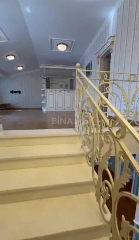 Satılır 7 otaqlı həyət evi 445 m²