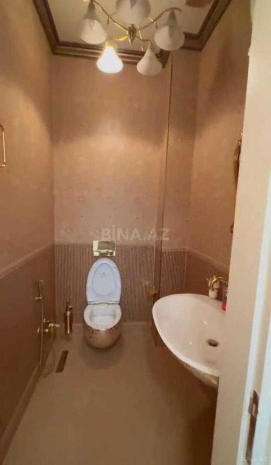 Satılır 7 otaqlı həyət evi 445 m²